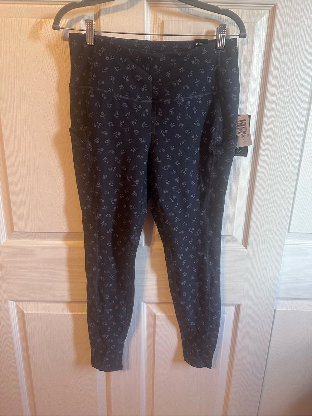 torrid Active Gray Leggings with Small Gray Floral Print and Side Pockets